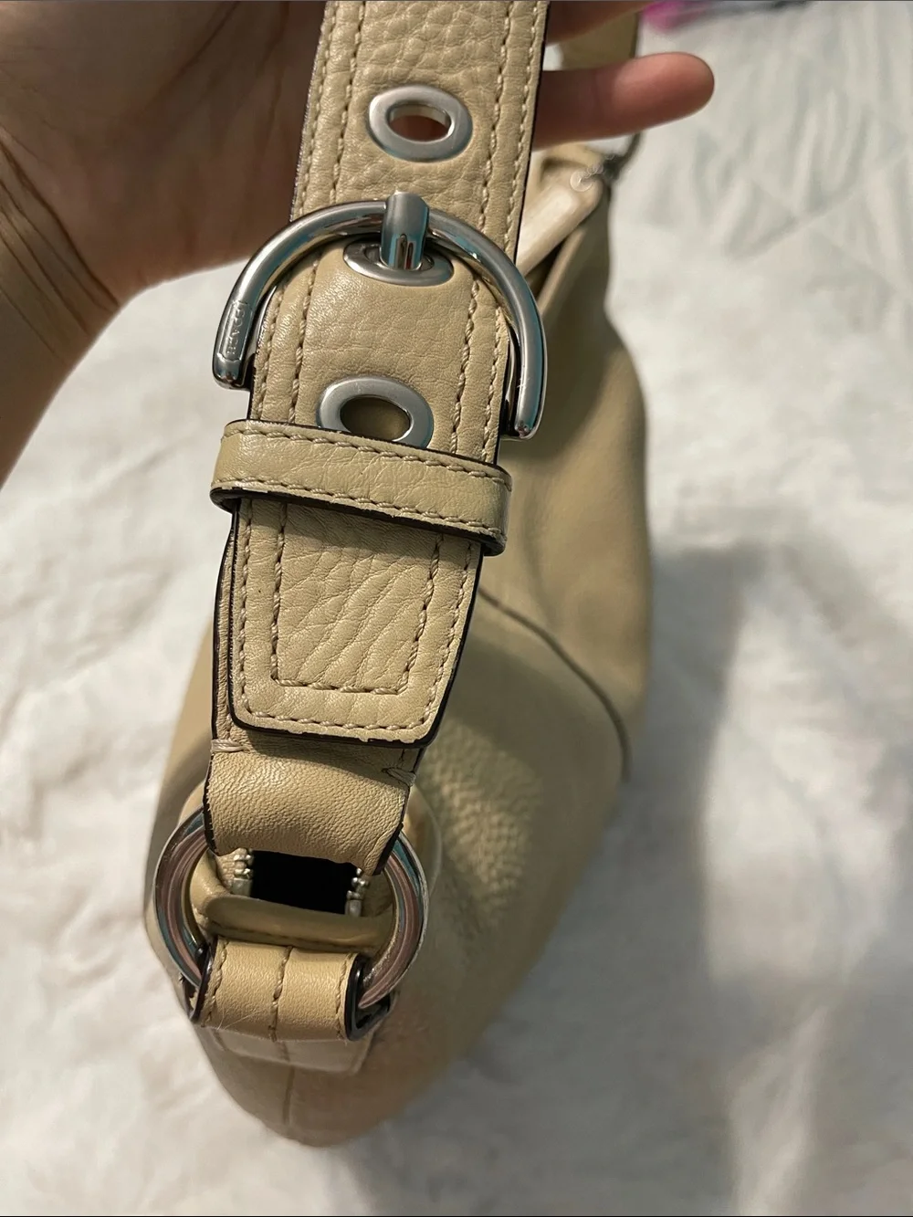 Vintage coach Beige Leather Shoulder Bag - Classic Hobo Style